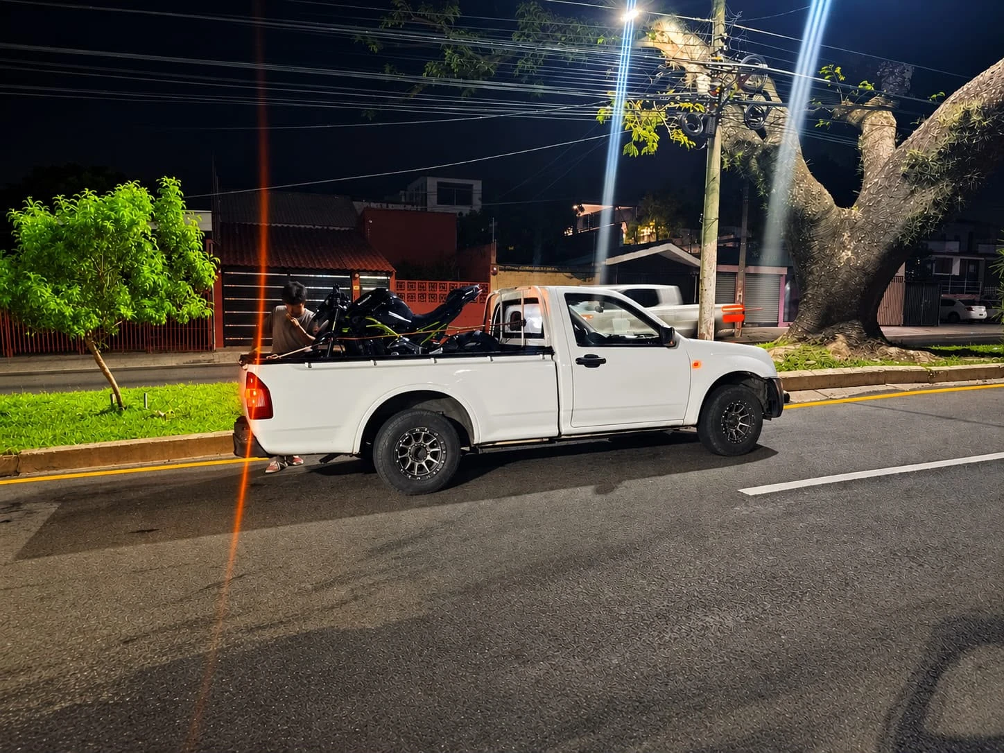 Moto grúa de Grúas Evolution trasladando una motocicleta